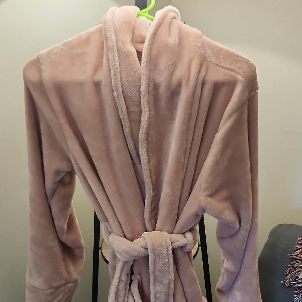 Soma Soft Pink Plush Robe